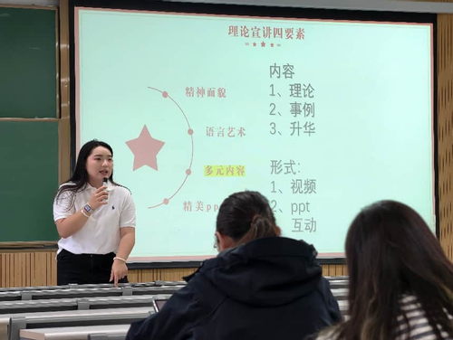 图 4 黄奕英姿围绕活动策划与演讲表达作专题分享.png